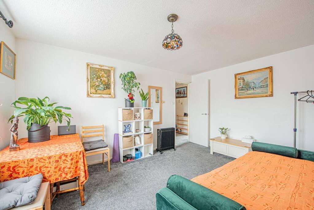Home Away Home Near Heathrow Airport Cowley  Exterior foto